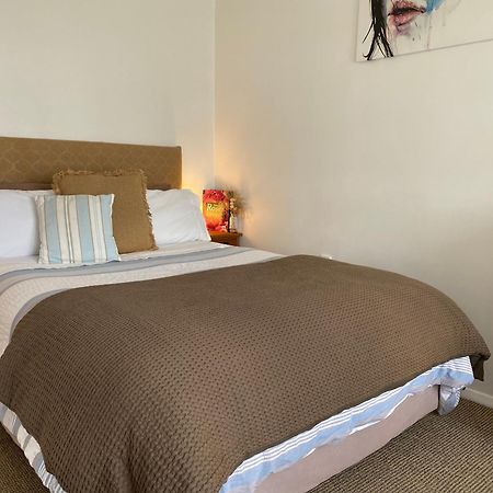 Wee Blue Bnb- Central Cosy Villa Timaru Ngoại thất bức ảnh